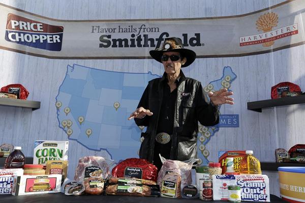Richard Petty Speaks at Smithfield's Helping Hungry Homes Event in Kansas City,Mo