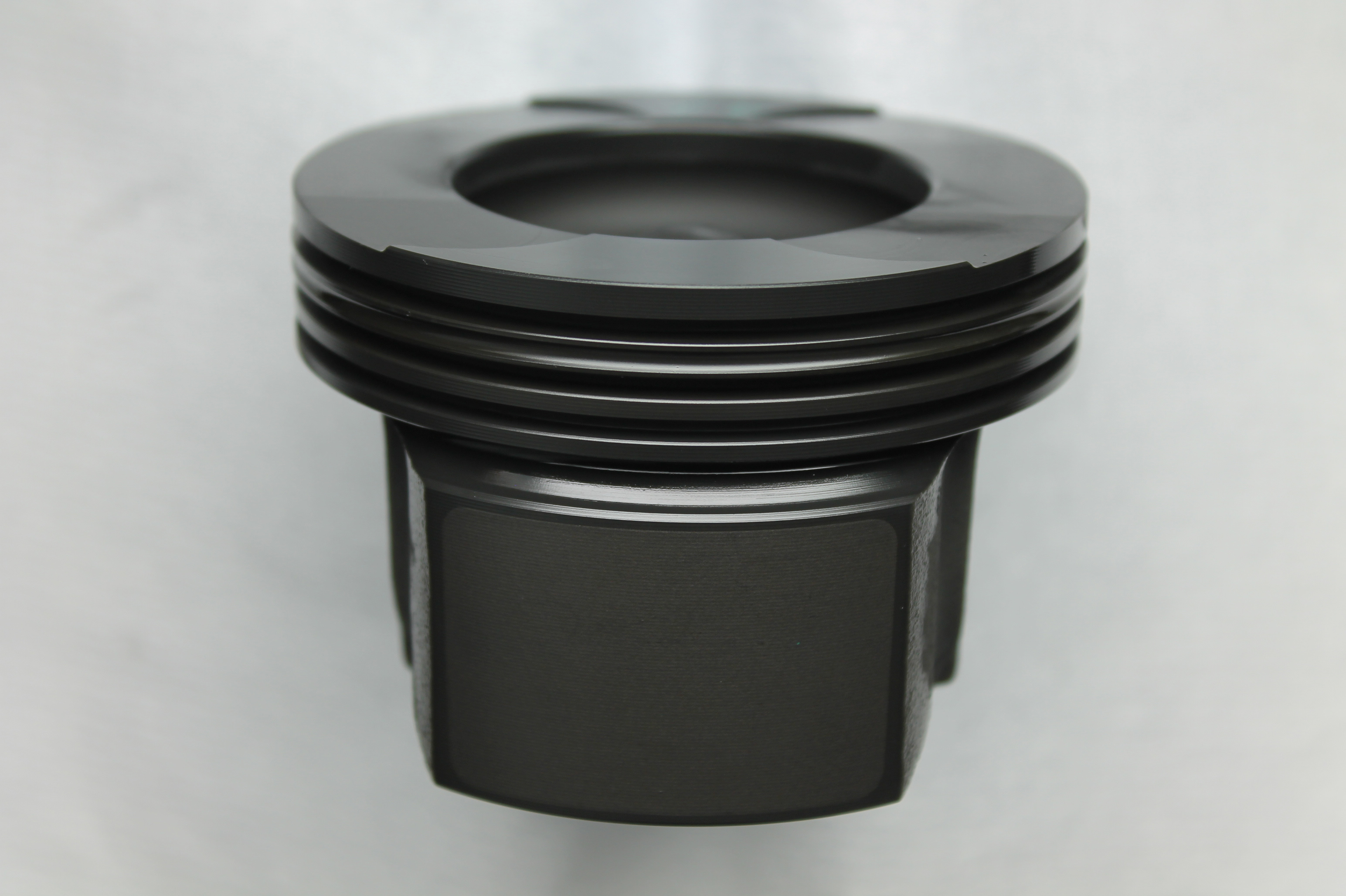 Passenger car steel piston with the new Federal-Mogul Powertrain EcoTough-D skirt coating for diesel applications.JPG