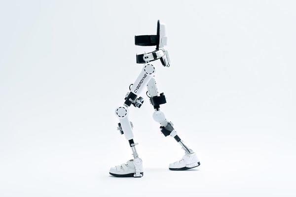 Photo of Medical Hybrid Assistive Limb (HAL) courtesy of Prof. Sankai, University of Tsukuba/CYBERDYNE, Inc. 

Individuals with spinal cord injury can now receive treatment with Medical HAL at the Brooks Cybernic Treatment Center in Jacksonville, FL.