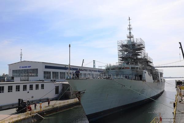 HMCS Montreal arrives at Halifax Shipyard