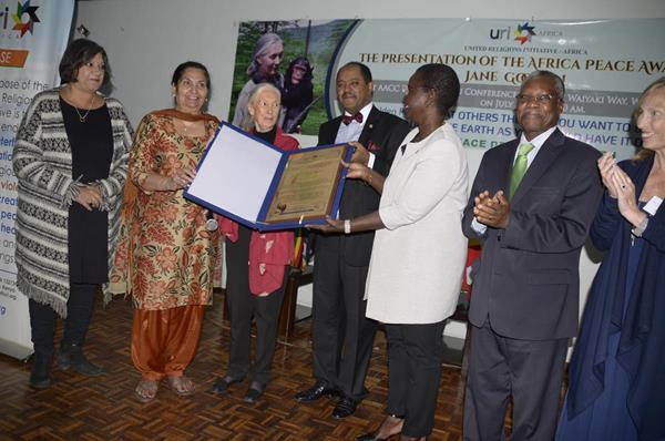Dr. Goodall is presented with the URI-Africa Peace Award. On her left is Mrs. Rattan Channa, Global Trustee of URI. On her right is Ambassador Mussie Hailu, Regional Director of URI for Africa.