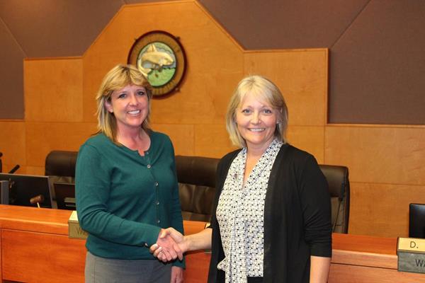 L to R: Teresa Farnsworth, area manager for Air Methods, and Dana Boke, mayor for the City of Spearfish, at the contract signing event on Monday, June 4 to expand the Black Hills Life Flight program into Spearfish, South Dakota. (Photo courtesy of Black Hills Pioneer)