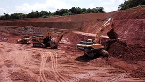 Mining in Piaba Pit
