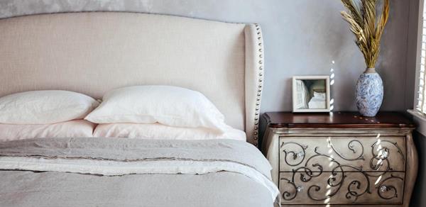 Saphyr Pure Linen duvet featured in simply natural paired with calming cream and peaceful pink sheets and pillowcases.