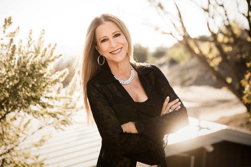 Two-time Grammy Award-winning artist Rita Coolidge to perform at American Indian College Fund Flame of Hope Gala April 11, Gotham Hall, New York City.