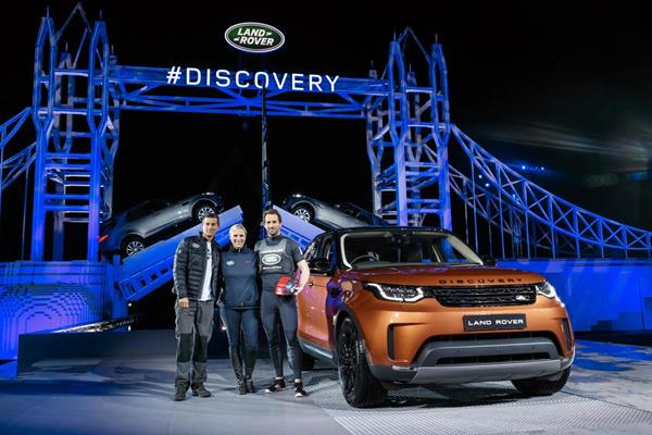 Bear Grylls, Zara Phillips and Sir Ben Ainslie pose by the new Land Rover Discovery in front of a world record-breaking LEGO Tower Bridge structure.jpg