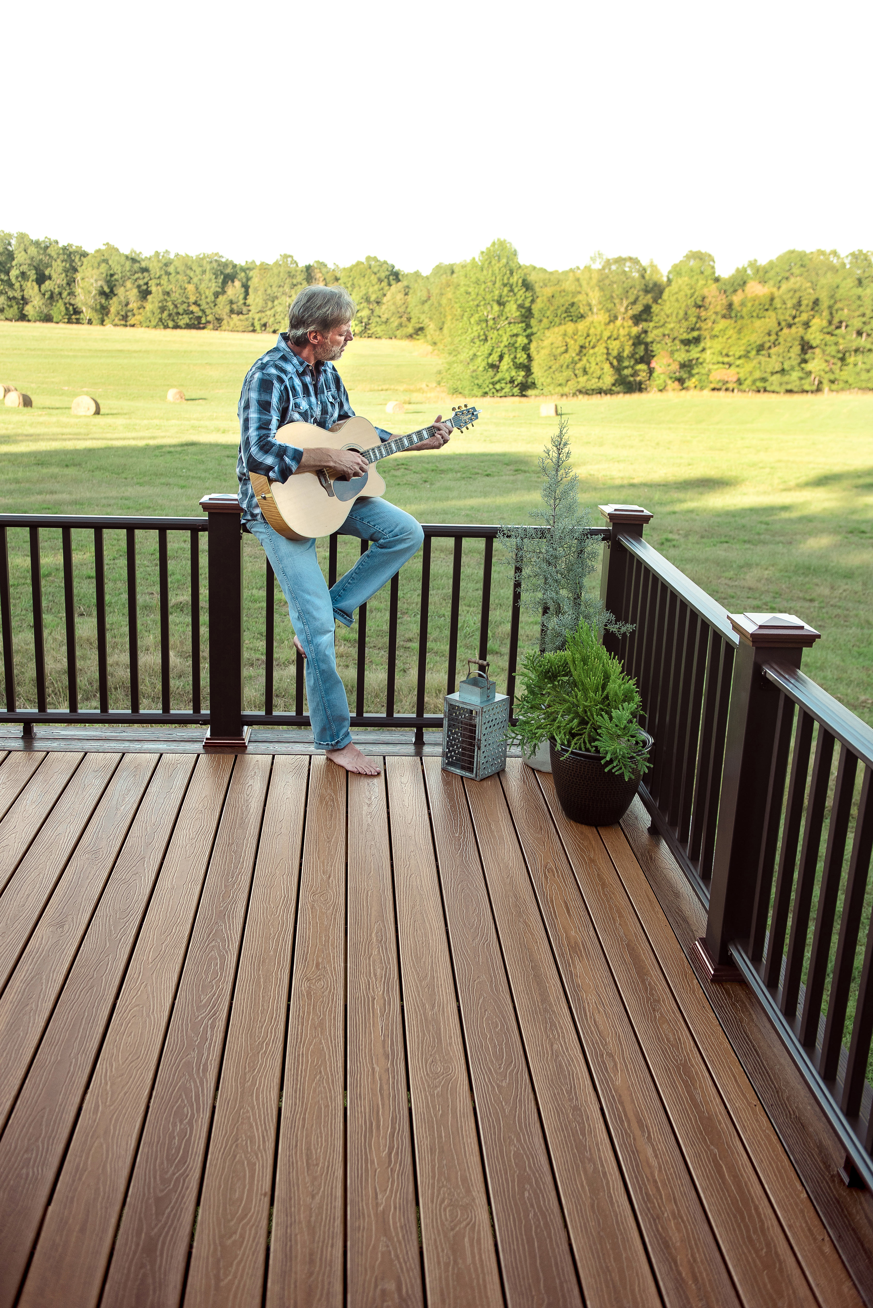 American musical artist Darryl Worley plays the guitar on his new Envision® deck accented with Marquee Railing®.