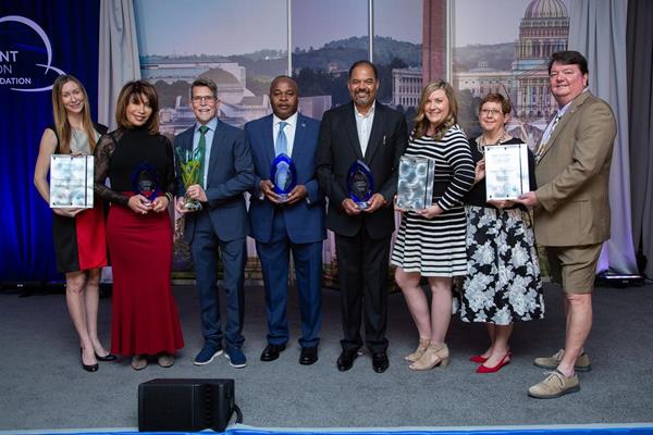 The Foundation presented 2018 winners with their awards during the 2018 Industry Awards Gala in Washington, D.C. Applications are now open for the 2019 industry awards – apply today at ChooseRestaurants.org/awards. 