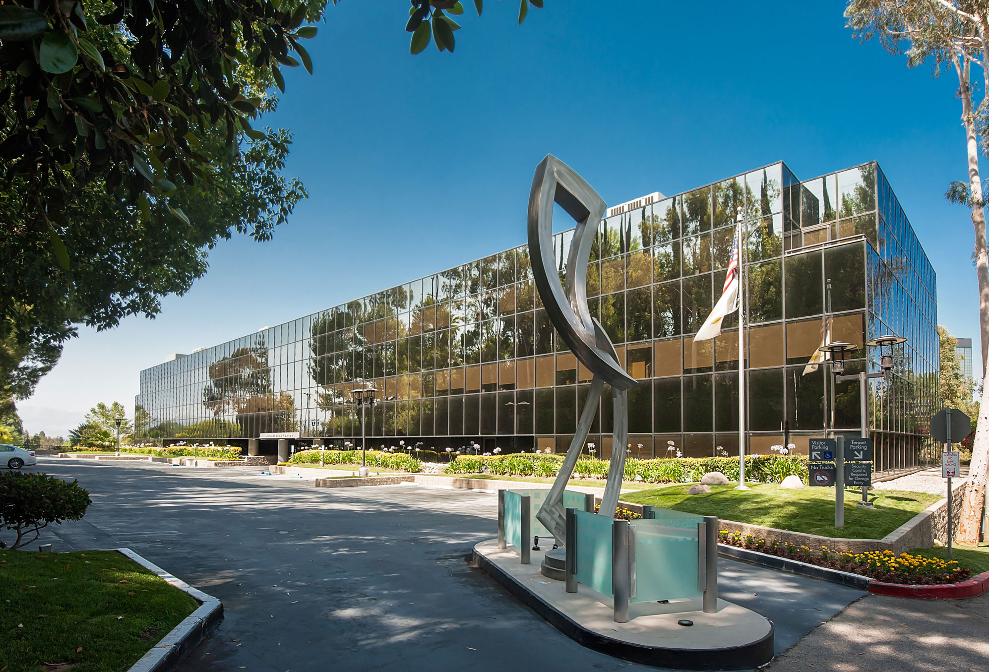 Younan Properties sells Warnerview Corporate Center in Woodland Hills and generates profits for investors twice with the same asset. It owned and sold the asset in 2004, and acquired it again in 2009. The latest sale generated a 20% annual return to investors.