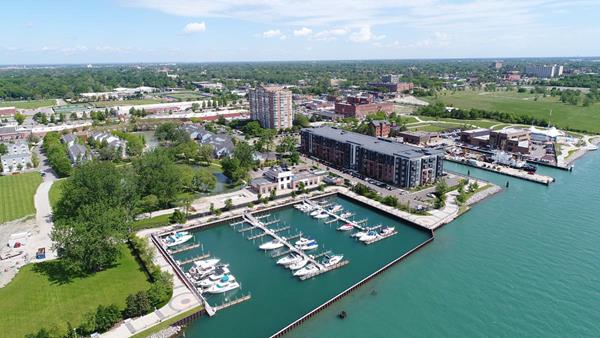 Great Lakes Tower residents enjoy access to the Detroit Riverfront, the private Harbortown Marina and ample green spaces around Harbortown.