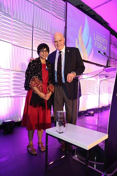 Bhakti Patil, assistant manager of development at the Centre for Civil Society, accepting the $50,000 Leveraging Indices for Free Enterprise Policy Reform award from Atlas Network President Alex Chafuen on Nov. 7 at Liberty Forum & Freedom Dinner in New York City.
