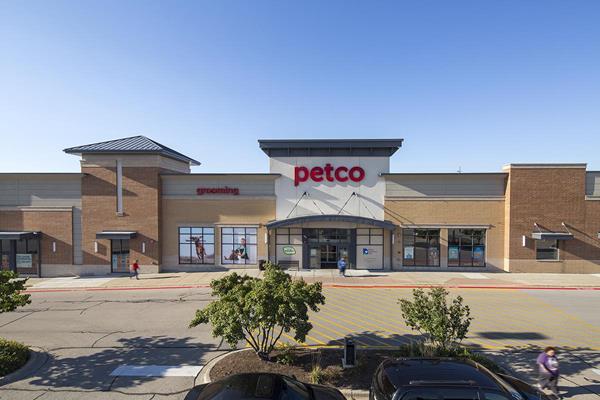 Sterling Organization acquired Hillside Town Center, a 164,387 square foot power center located along Interstate 290 at the S. Mannheim Road interchange in Hillside, IL. National tenants include Petco, HomeGoods, Ross Dress for Less, Michaels, Skechers, Chase Bank and others. The shopping center is shadow-anchored by Super Target.