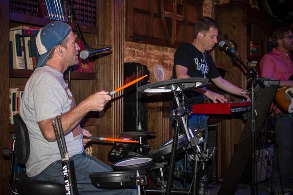 Transwestern’s Brad Cohen and his band, The Fax Axel, volunteered their musical talents at the Brews for Benefit event in Denver supporting Make-A-Wish®. The event raised more than $10,000 to help grant wishes for children with life-threatening medical conditions. 