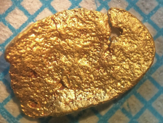 Liberated "watermelon seed" type gold nugget