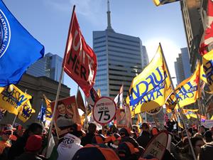 1000+ Attend Labour Unity Rally in Support of Fairmont Royal York Hotel Workers.