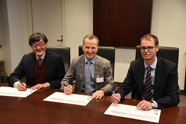 Photo left to right: 
Howard Eng, president and CEO, GTAA; 
Dave Filipchuk, president and CEO, PCL Construction; 
Moritz Bender, sales director, BEUMER Group
