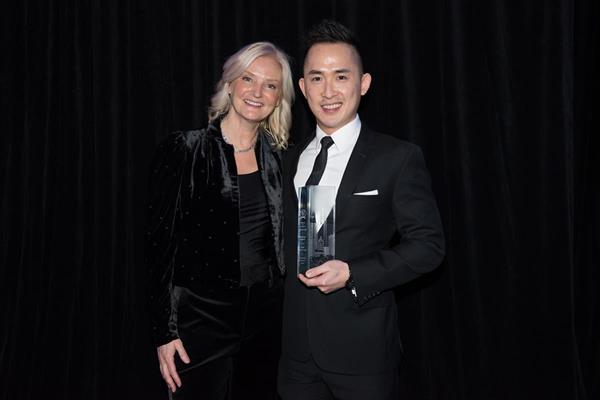 Anne McMullin, President and CEO of UDI with Holborn's Principal, Joo Kim Tiah receiving the Best Contribution to the Skyline award onstage at the UDI Awards for Excellence ceremony on November 22, 2018.