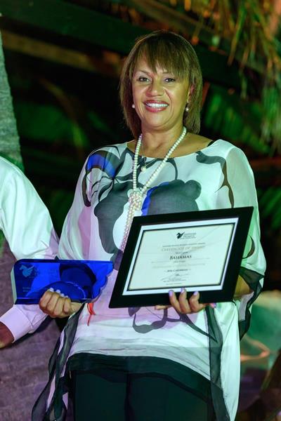 Director General in The Bahamas Ministry of Tourism and Aviation, Joy Jibrilu, accepting the award.