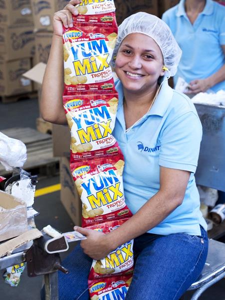 Dinant’s award-winning factory in San Pedro Sula uses vegetables supplied by local independent farmers to produce the iconic Yummies range of snacks.