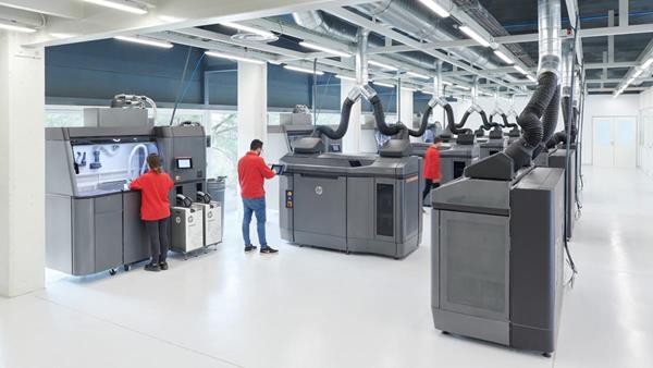 IAM 3D Hub HP Jet Fusion 4200 3D printers