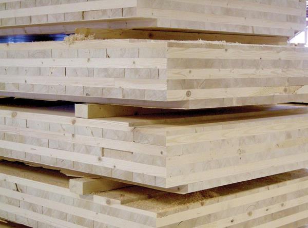 Stake of cross-laminated timber panels
Photo: FPInnovations