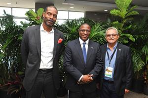 El Presidente de Flow Caribbean - Garry Sinclair con Bahamas