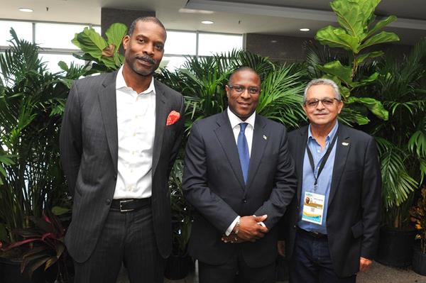 Flow Caribbean President - Garry Sinclair with Bahamas