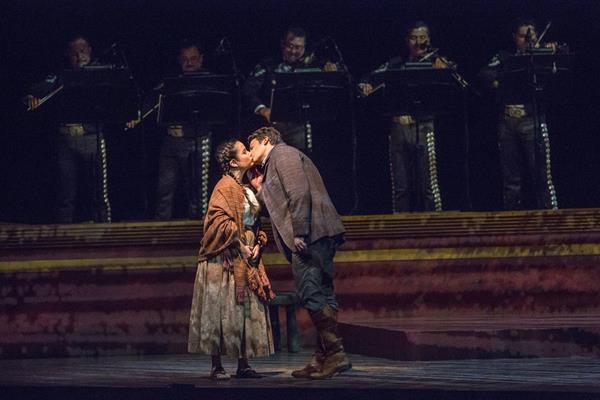Luis (Daniel Montenegro) kisses Amorita (Abigail Santo Villalobos) in ‘El Pasado Nunca se Termina’; Photo by Todd Rosenberg, courtesy of the Lyric Opera of Chicago.