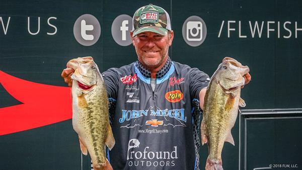 Pro Randy Haynes of Ripley, Mississippi, weighed a 26-pound, 3-ounce, limit of bass Thursday to take the early lead at the FLW Tour at Kentucky Lake presented by Costa Sunglasses.