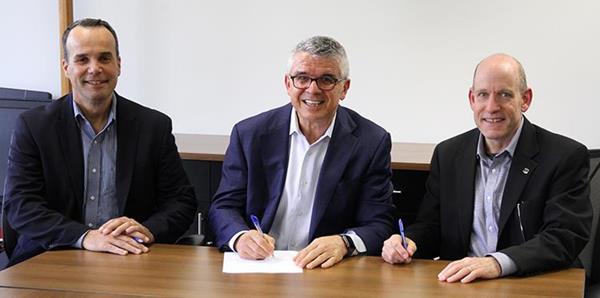 (Left to right): Tom Lewis, Louis Berger’s U.S. division president, Jim Stamatis, Louis Berger’s president and CEO, and Lee Marsh, BergerABAM’s president and CEO, during BergerABAM’s acquisition signing ceremony.  
