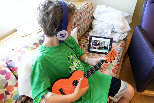 A patient learns to play the ukulele on MyMusicRx.org