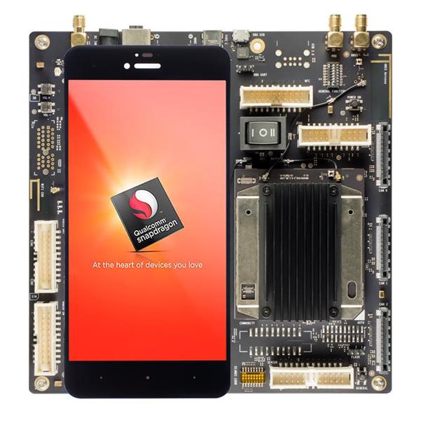 Top View of Intrinsyc Open-Q™ 660 HDK Development Kit based on the Qualcomm® Snapdragon™ 660 processor