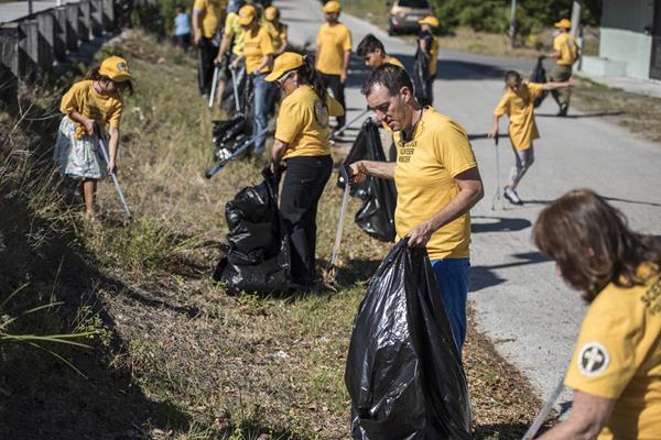 Scientology Volunteer Ministers Take on Illegal Dumping