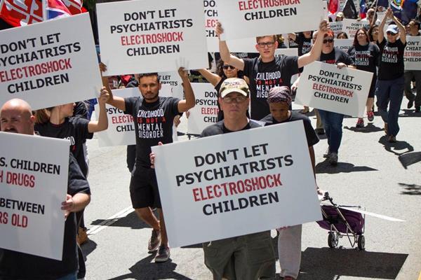 marchers-protesting-psychiatric-child-abuse