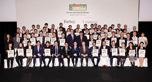 Group photo of all the award recipients, Forbes executives, speakers and sponsors of the forum